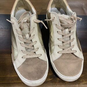 Dolce Vita Cream and Tan Women's Sneakers